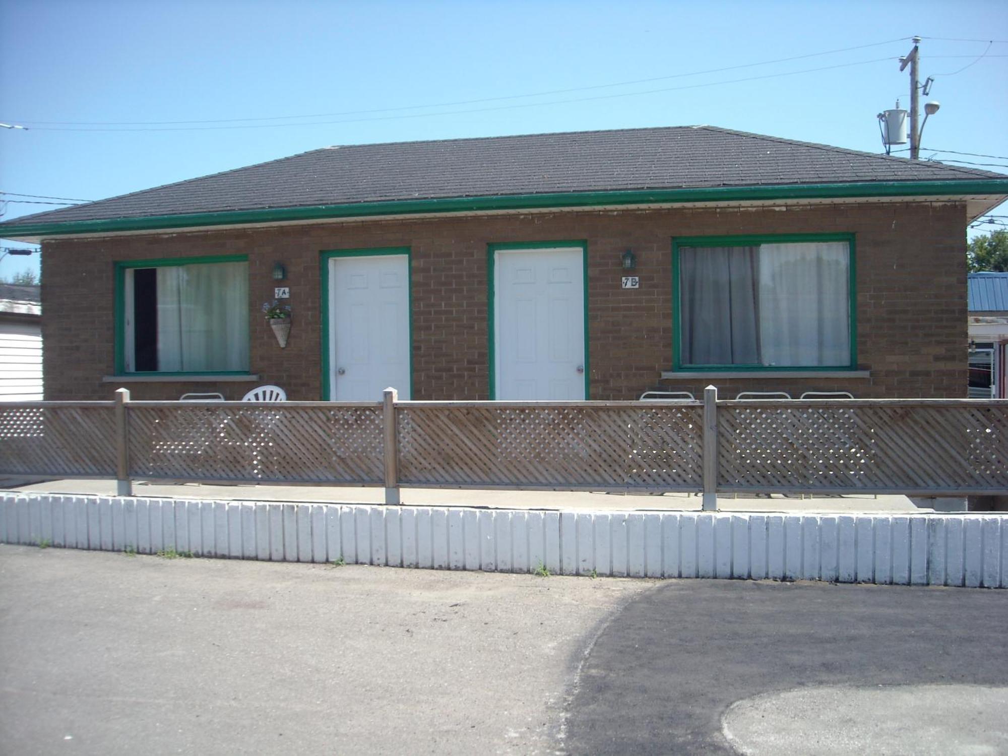 Motel Montreal Notre-Dame-de-l'Ile-Perrot Exterior foto